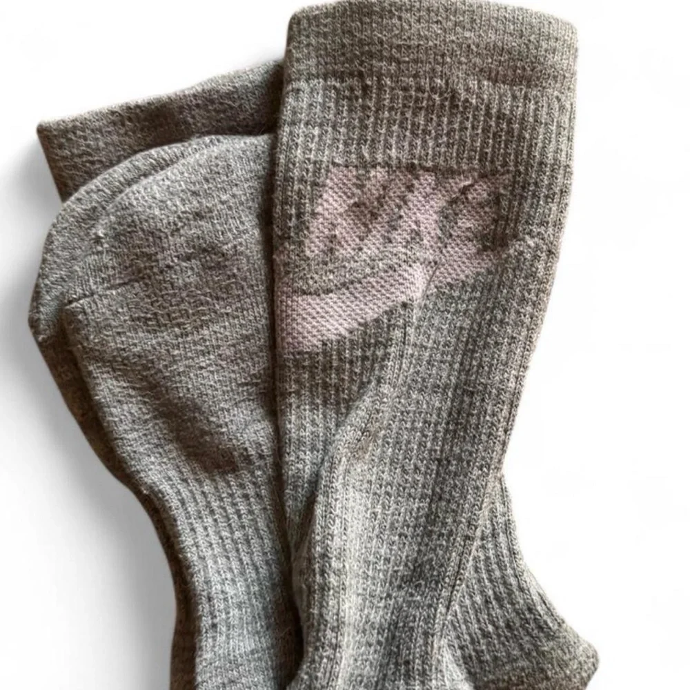 Nike Boys Crew Socks Heather Gray Size Medium NWOT